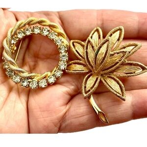 Vintage Lot Of 2  Elegant Brushed Gold Tone Pins Rhinestone Brooch ￼
